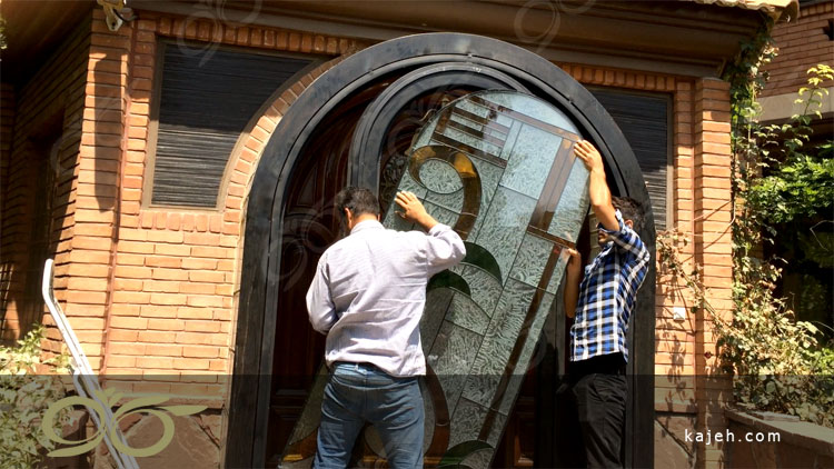 ساخت درب فلزی با شیشه های استین گلاس